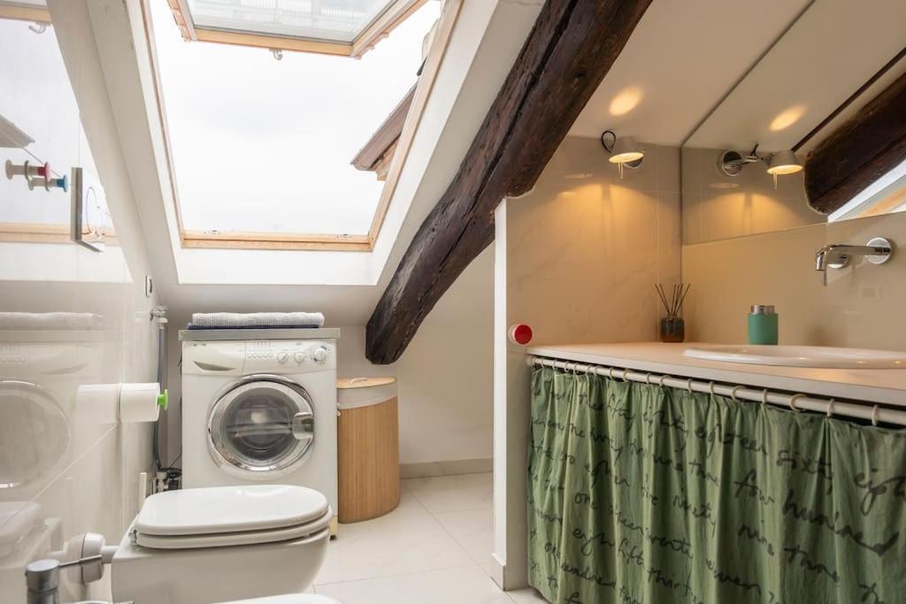 Cozy Attic In The City Center Турин Экстерьер фото